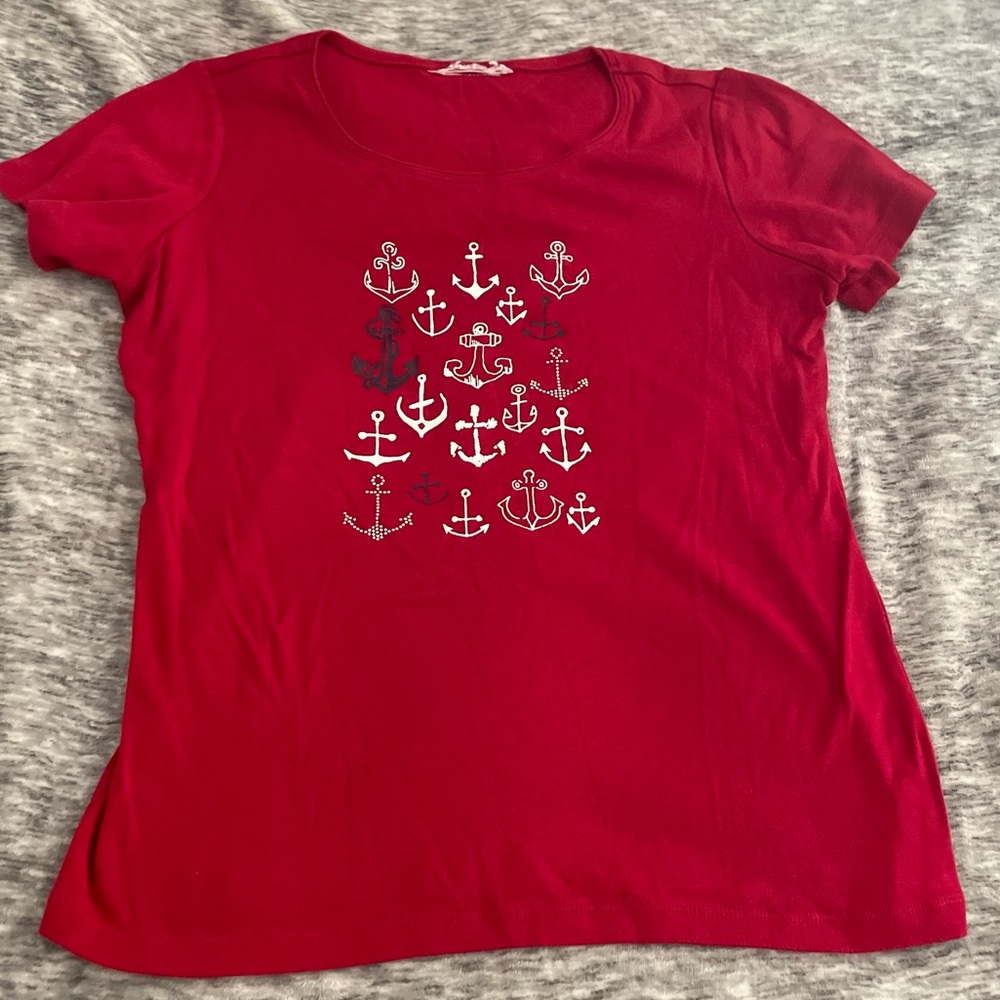 Red tshirt w /anchor design🔥